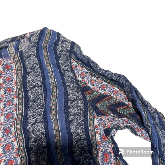 ✨3/$20✨Women’s Divided H&M Long Sleeve Patterned Top - Picture 3 of 6